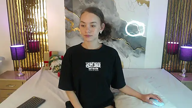 MiticaBrennet_ webcam