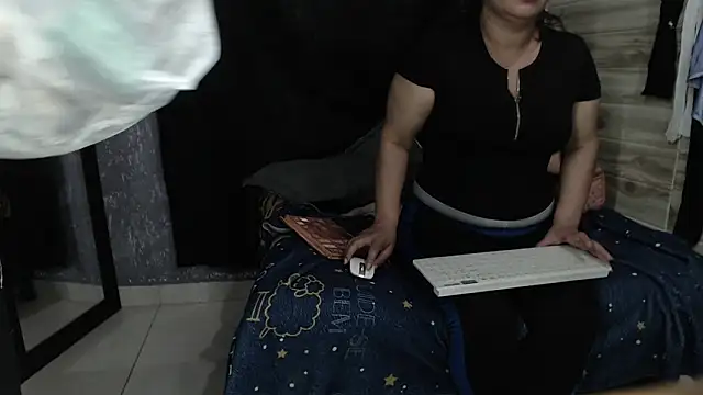 n4ughty_friends webcam