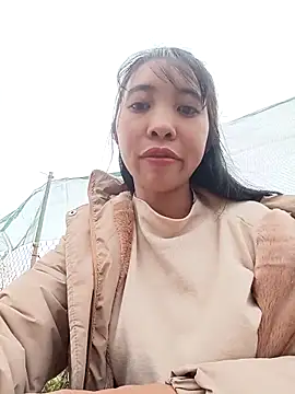 emaame68 - Emaame68's free webcam