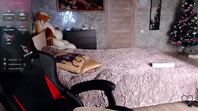 korolek12 (F milf) - 2 fingers in the pussy