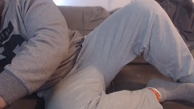 hugemachohandsome webcam