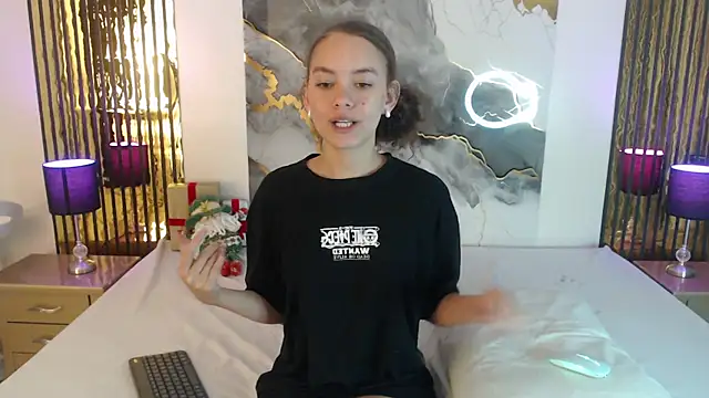 MiticaBrennet_ webcam