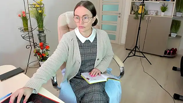 vika73 (F mature) - type - ​menu ​and ​private ​active