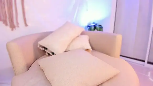 Ginni_charlotte webcam