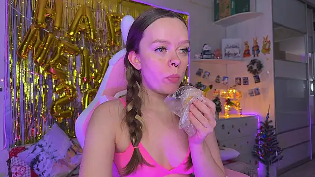 CheekySashaCharm webcam