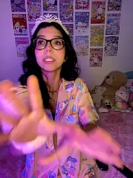 Webcam Model (Valen-Foxx1)  is live.Free join now!