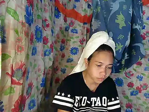 PinaySkinnyGirl webcam