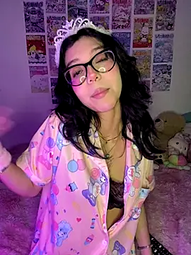 Webcam Model (Valen-Foxx1)  is live.Free join now!