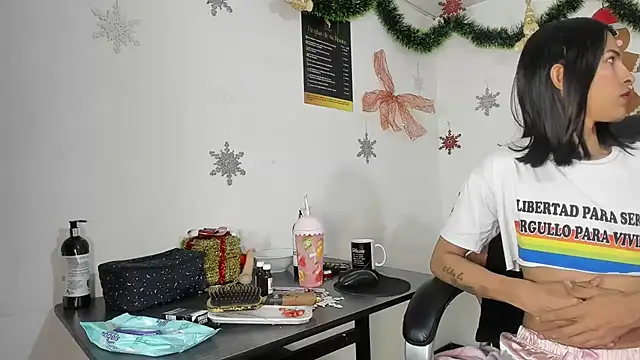 Aisha_hotts777 webcam