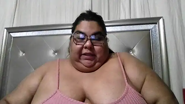 Sexybbwqueen webcam