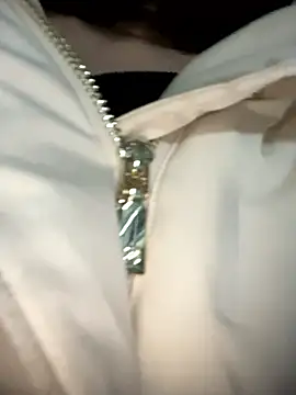 美女littleqiu在线直播