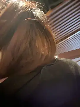 美女littleqiu在线直播