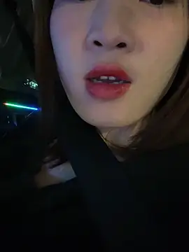 美女littleqiu在线直播