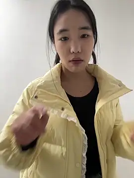 美女luluya1314在线直播