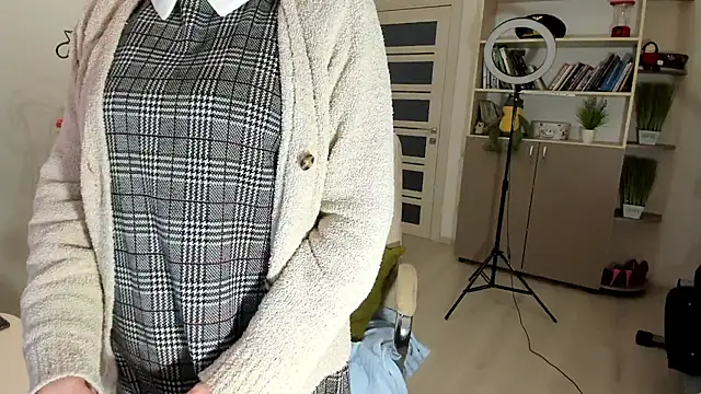 vika73 (F mature) - type - ​menu ​and ​private ​active