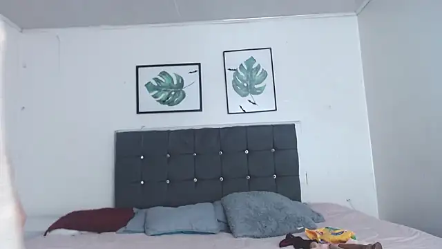 selena_yourmilf webcam