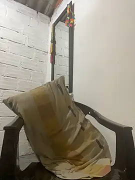 Larry-n-clouds webcam