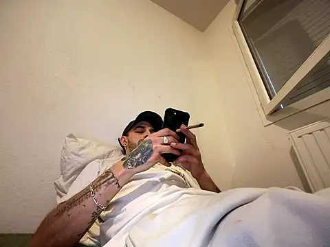 Rebeu313 Live Webcam on Stripchat