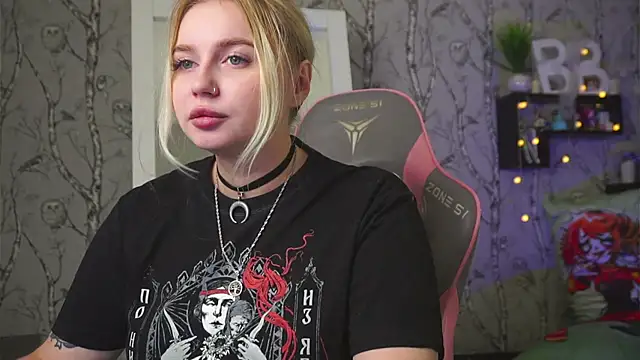 Moon_Valkyrie webcam