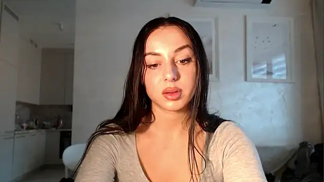 courtneyPerfect webcam