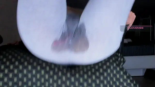 Cameltoe_squirt_inPants webcam