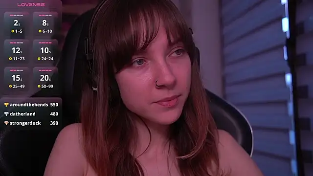 juliapie (F young) - show pussy