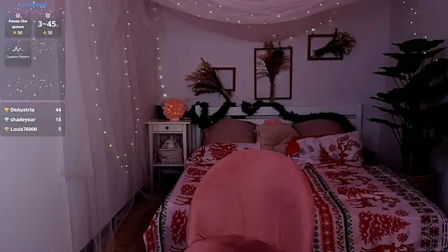 laura_palmerr webcam