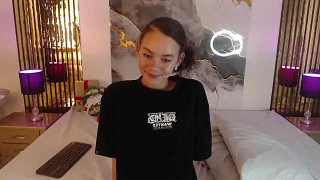 MiticaBrennet_ webcam