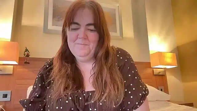 curvy-milf-abbie webcam