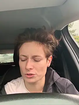 GoldenPussy1329 webcam