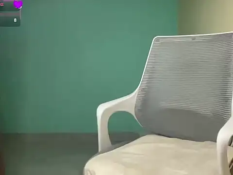 classy_kritii webcam