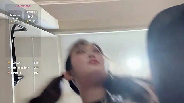 美女yueyue2003在线直播