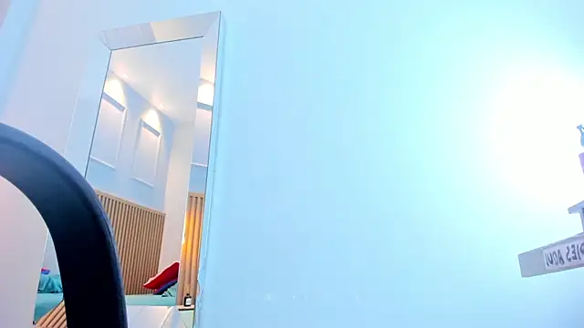 ALISSON_BARKER webcam