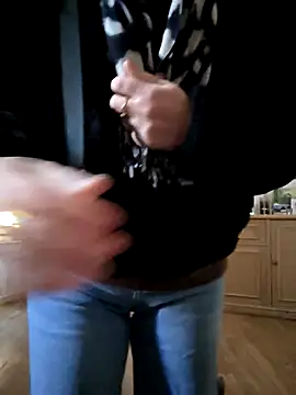 Webcam Model (lasexycoquine59)  is live.Free join now!