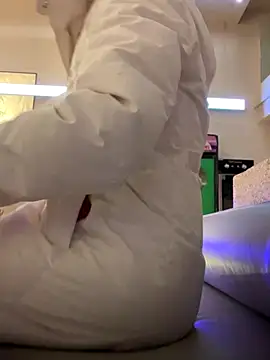 美女littleqiu在线直播