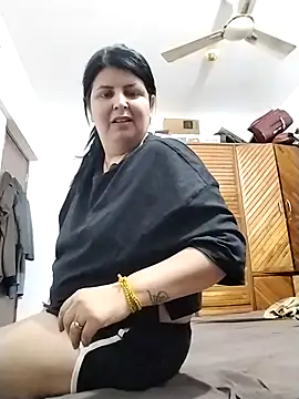 Webcam Model (Jann_Riya333)  is live.Free join now!