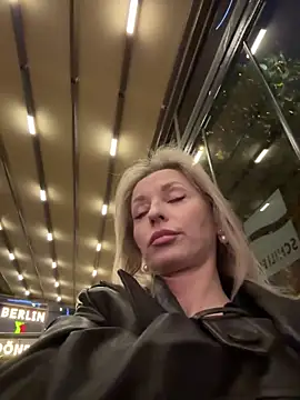 Webcam Model (VikaBunny1)  is live.Free join now!