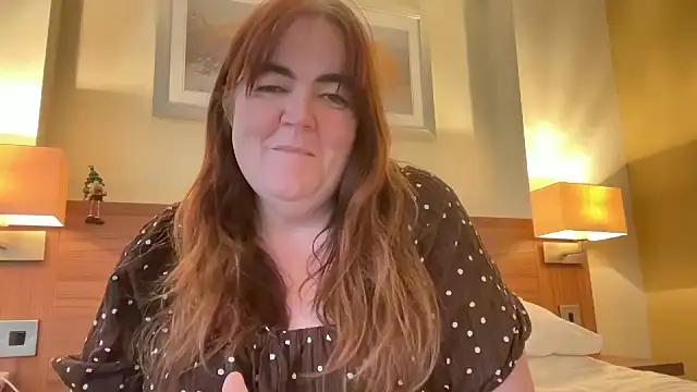 curvy-milf-abbie webcam