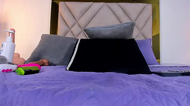 alana_hiltonn webcam