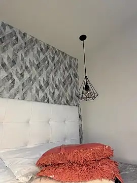 Webcam Model (krisstenSantos)  is live.Free join now!