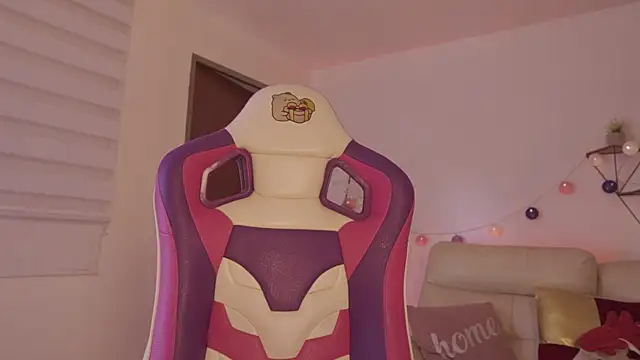 Enola_Holmes_ webcam