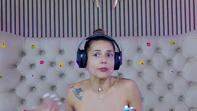 playfulshow - PlayfulShow's free webcam - UK Sex Cams