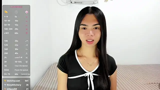 UrHotSexyShine webcam