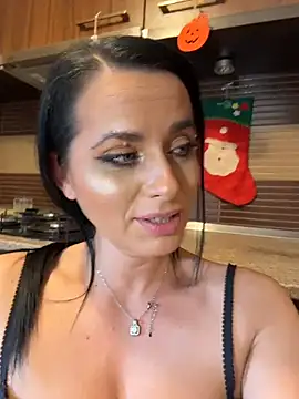 Hotmomcheckk_ webcam