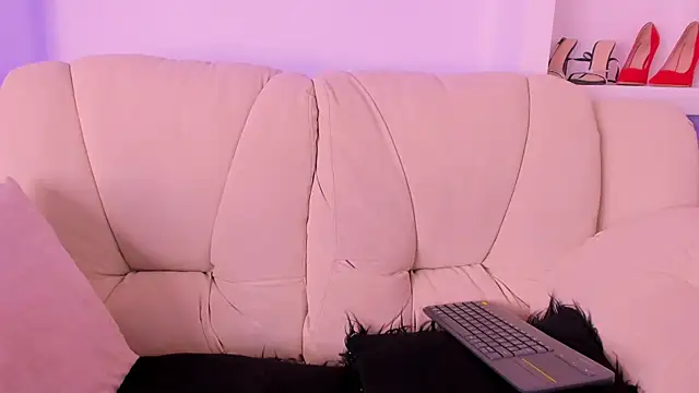 Radiant_Naomi webcam