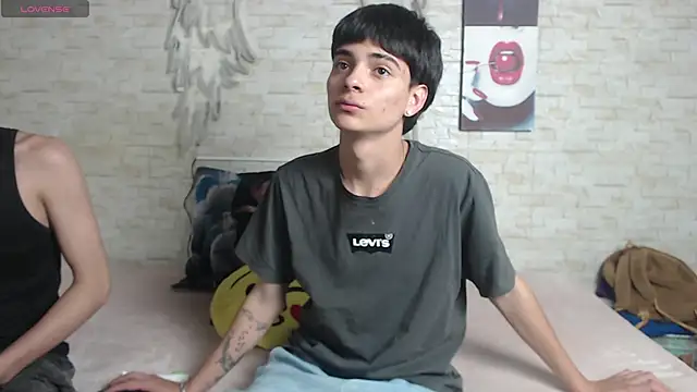 axel_milo_kairo_and_noa webcam