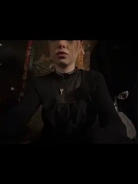 Creatrix_Lola webcam