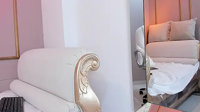 NahimiThompson webcam