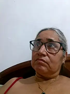 Webcam Model (_candi)  is live.Free join now!