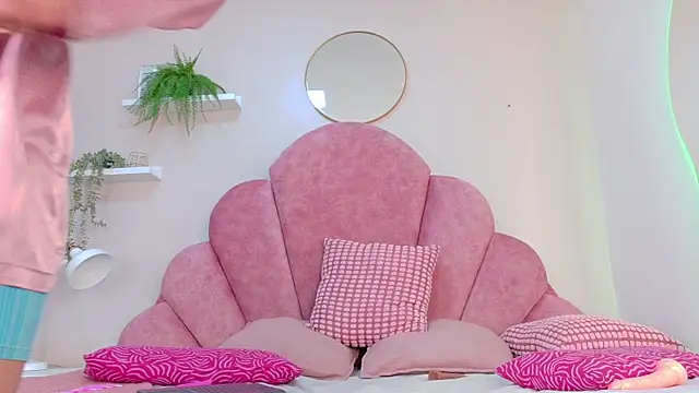 AbigailLenox__ webcam